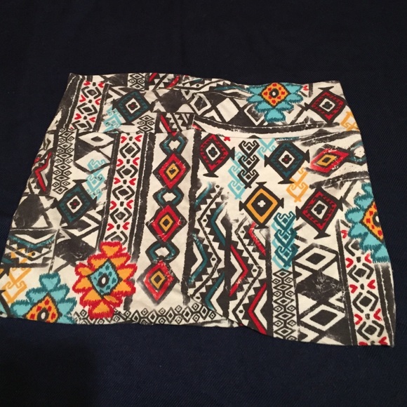 🚫SOLD🚫  Ⓜ tribal print mini skirt