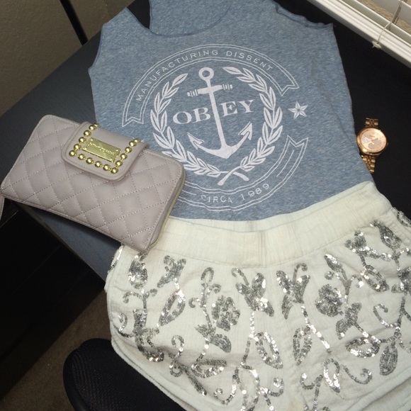 🎉HOST PICK YAYYY🎉⚓️OBEY RAZOR-BACK TANK⚓️+GIFT🎁