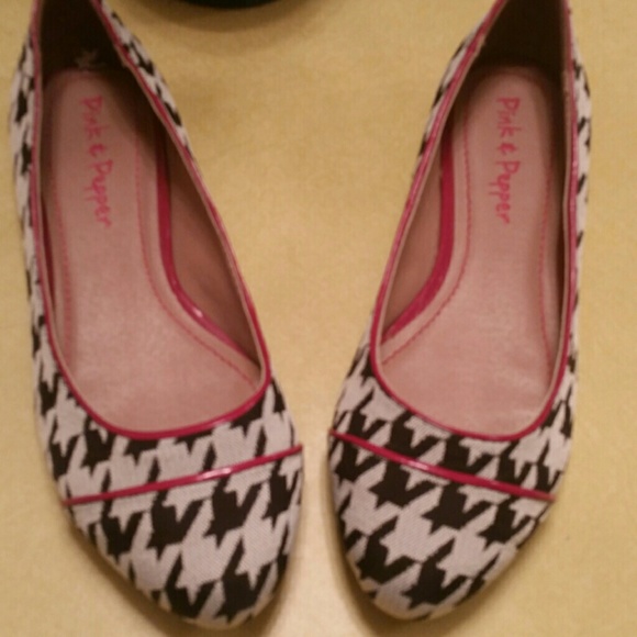 Chevron print flats