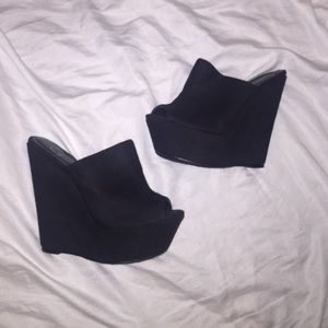 Black Slip in wedges sz 7