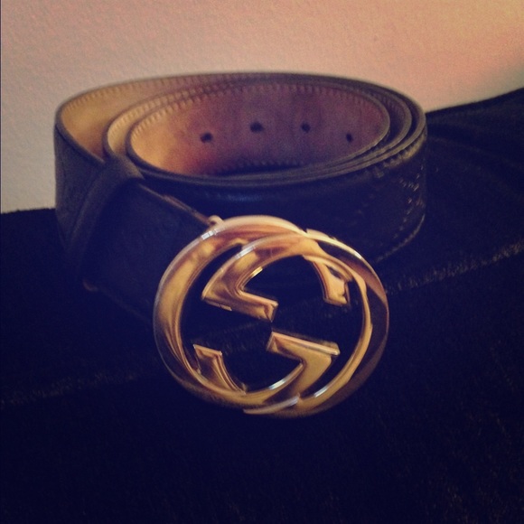 Gucci medium black leather belt gold hardware