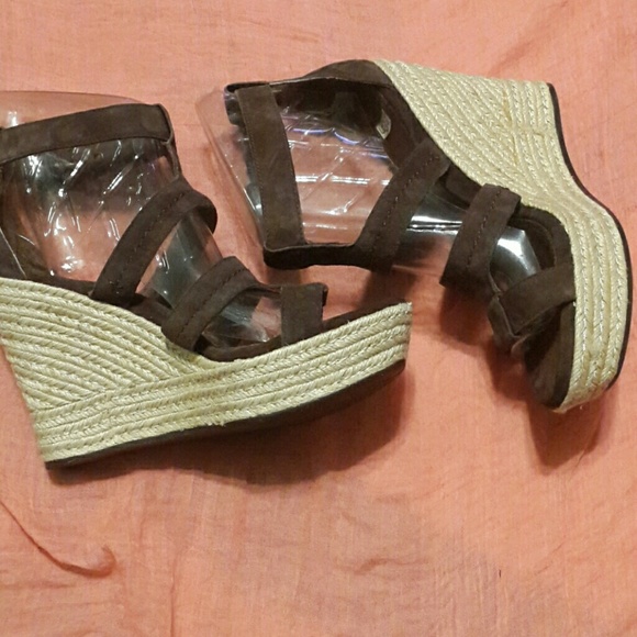 NWOT UGG - Picture 3 of 4
