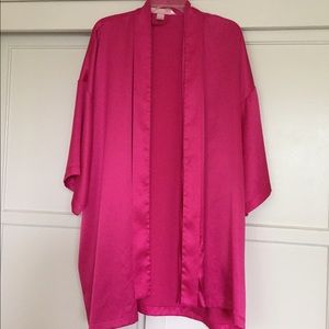 Victoria's Secret satin robe - fuchsia