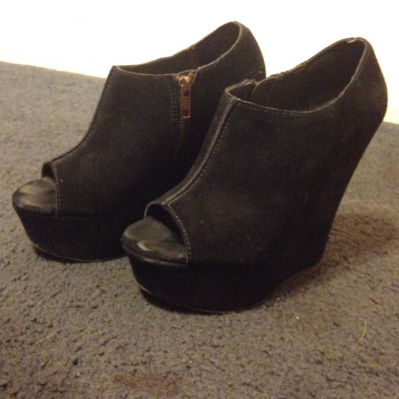 Black suede Steve madden wedges