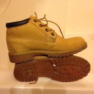Timberland women's boots - 9 M.