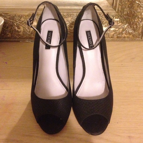 Peep toe heels