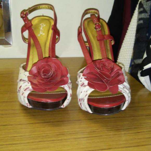 Donated * Gorgeous Red and White Lace Pumps - Picture 2 of 2