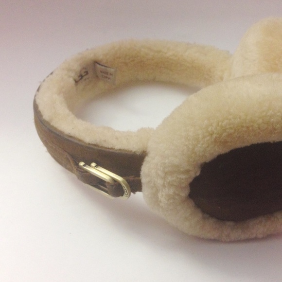 UGG AUSTRALIA CLASSIC “U” LOGO SHEARLING EAR MUFFS