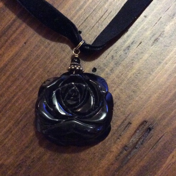 Flower neckless🌸🌹🌺 - Picture 3 of 3