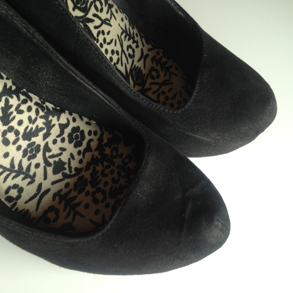 Aldo Black Suede Wedges - Picture 3 of 3