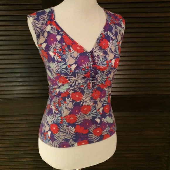 Floral jersey shirt w/cap sleeves & buttons