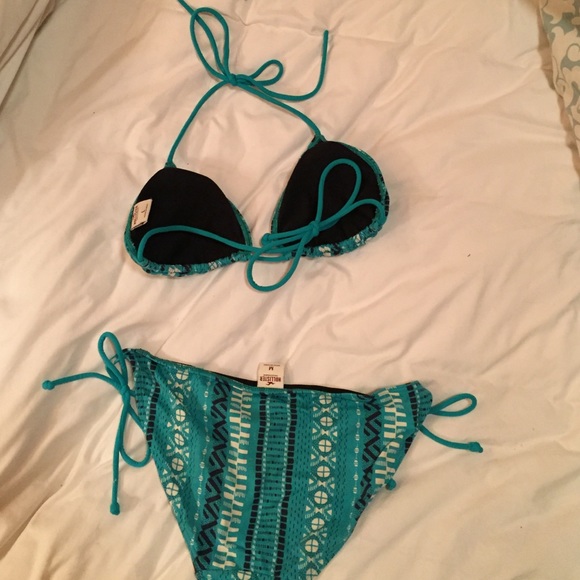 Tribal turquoise bathing suit! - Picture 2 of 3