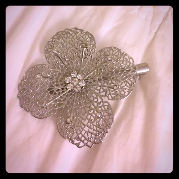 Silver Flower Hairclip