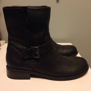 Black Boots