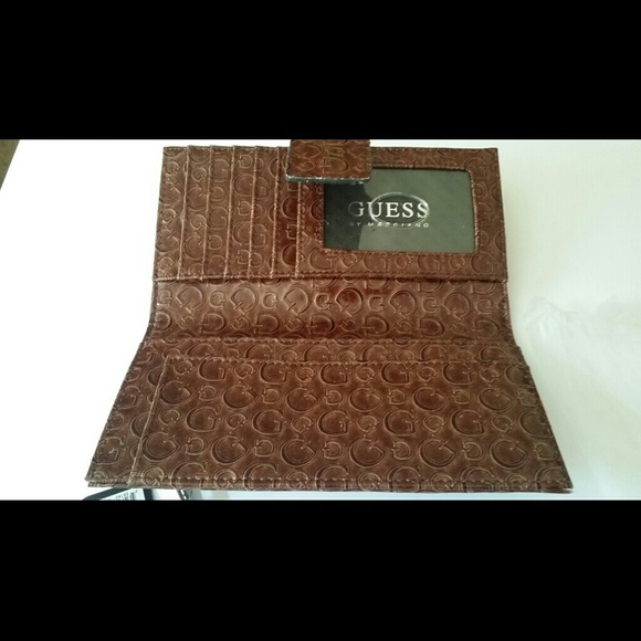 GUESS Wallet - Picture 2 of 3
