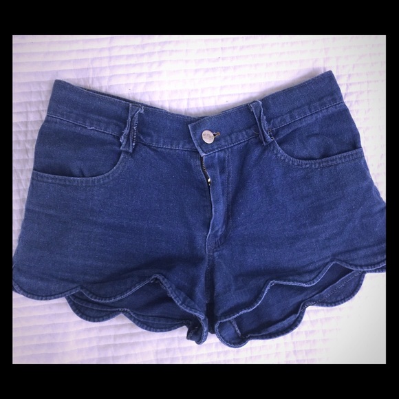 dark wash denim shorts scalloped