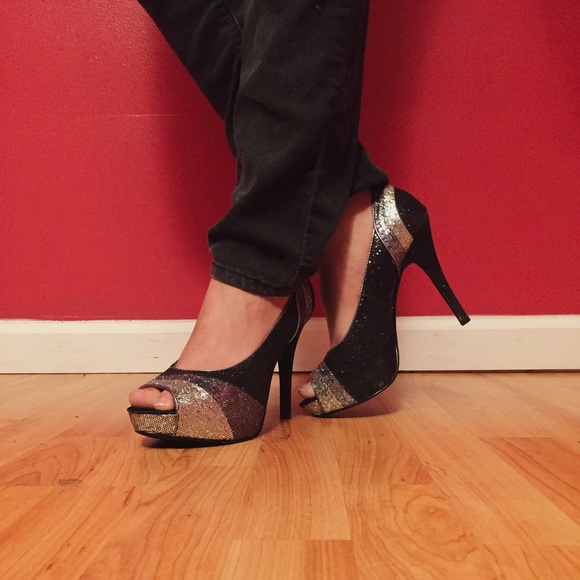 Black glitter peep toe pumps