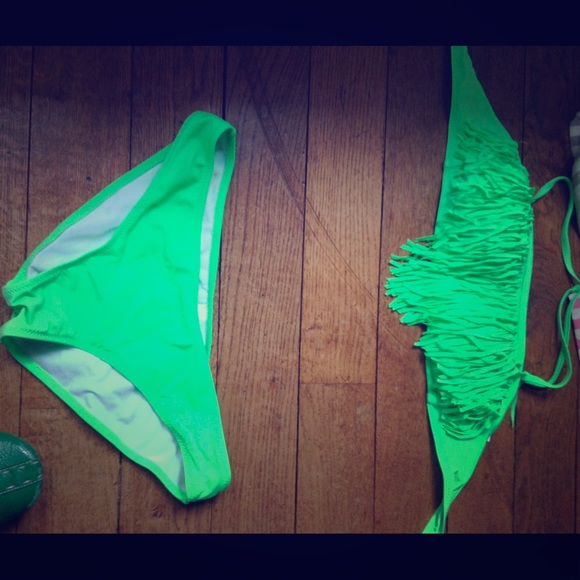 Cute green fringe bathing suit - Picture 1 of 1