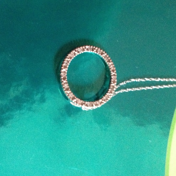 14k solid white gold and diamond circle necklace
