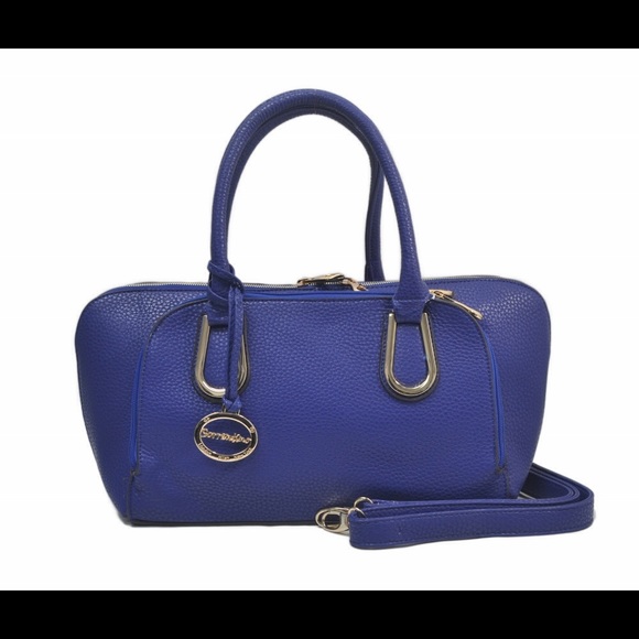 Get a FREE Wallet with a Handbag purchase.