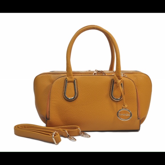 Get a FREE Wallet with a Handbag purchase.