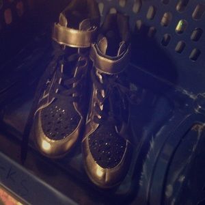 Size 8 wild diva lounge spikes pumps