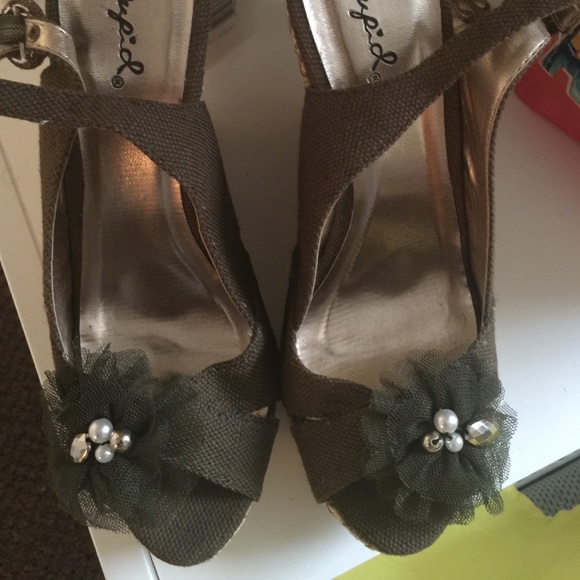 Wedge heel shoes