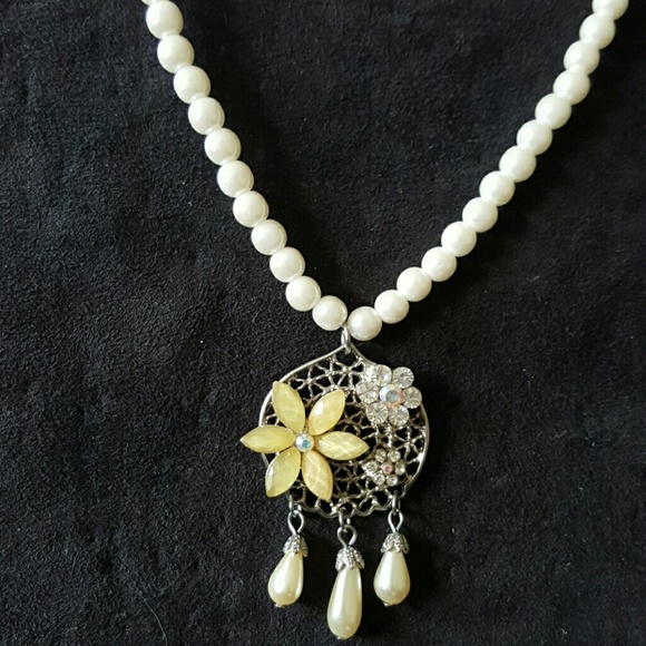 Pretty Pearl Choker