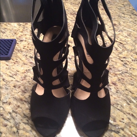 Black Forever 21 Cut Out Size 7.5 NO TRADES - Picture 2 of 3
