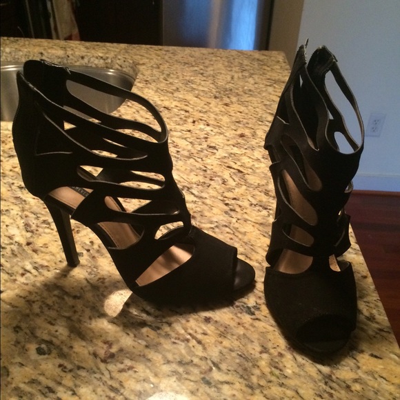 Black Forever 21 Cut Out Size 7.5 NO TRADES - Picture 3 of 3
