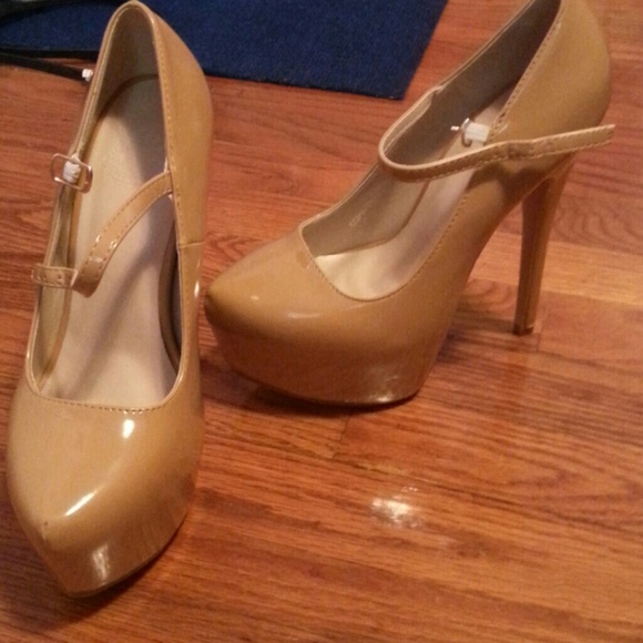 Nude platform stiletto