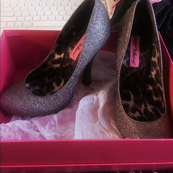 Betsey Johnson glittery heels!6.5