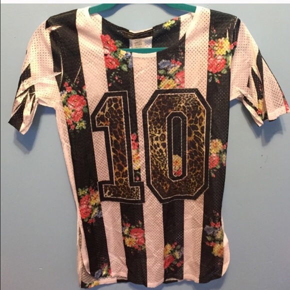 BUNDLE Trendy Top and Black Jellies