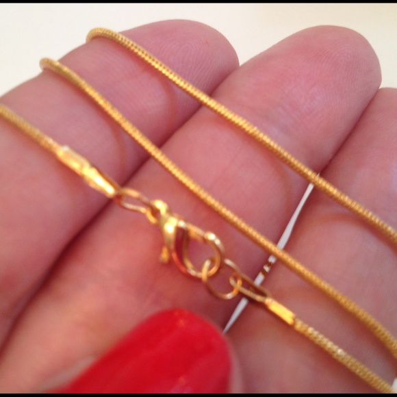 Jewelry - A bundle of 2 chains