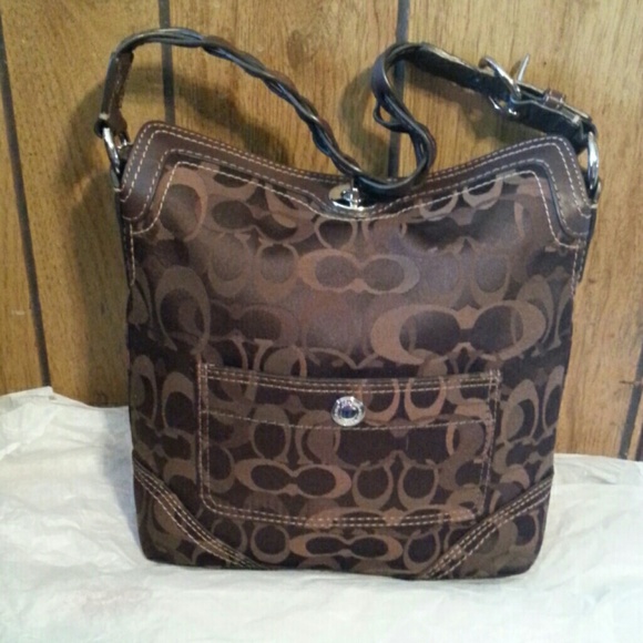 NWOT Auth. Chelsea Optic Signature Handbag.