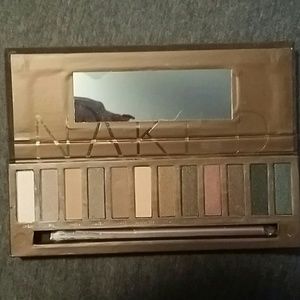 12 color makeup pallet