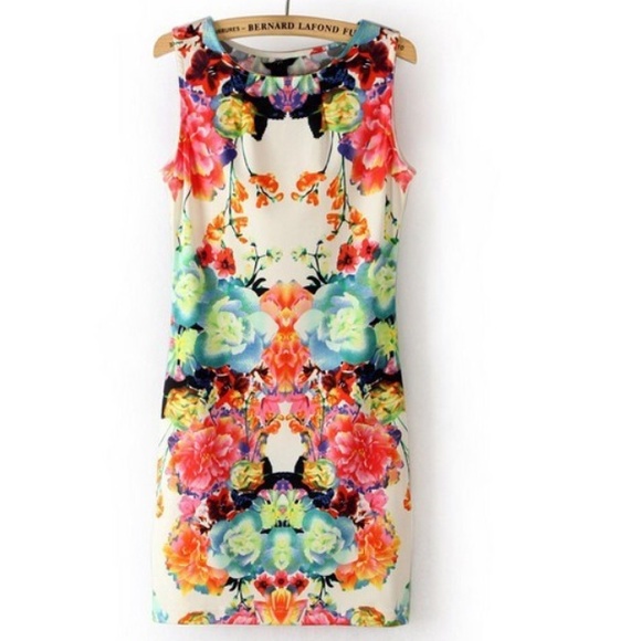 Beautiful Abstract Body-con Dress size M