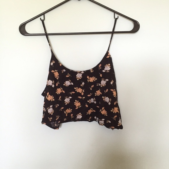 Super cute cropped floral tank