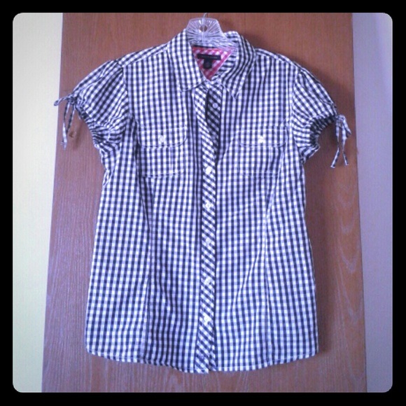 TH Short Sleeve Button up. NWOT