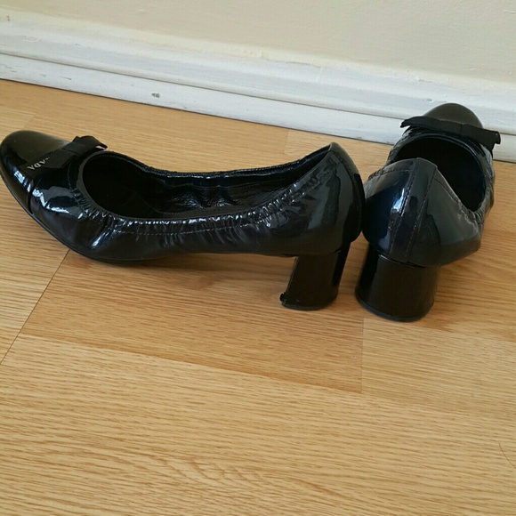 *SOLD* PRADA Patent Leather Pump - Picture 2 of 4