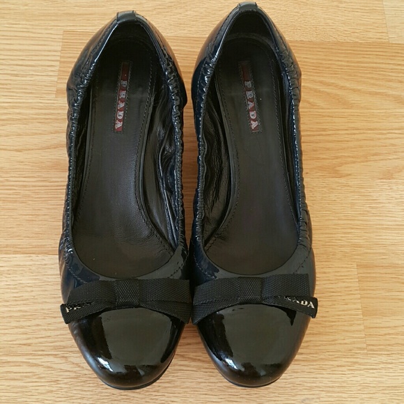 *SOLD* PRADA Patent Leather Pump - Picture 3 of 4