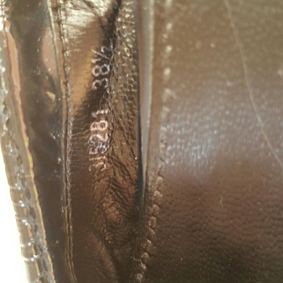 *SOLD* PRADA Patent Leather Pump - Picture 4 of 4