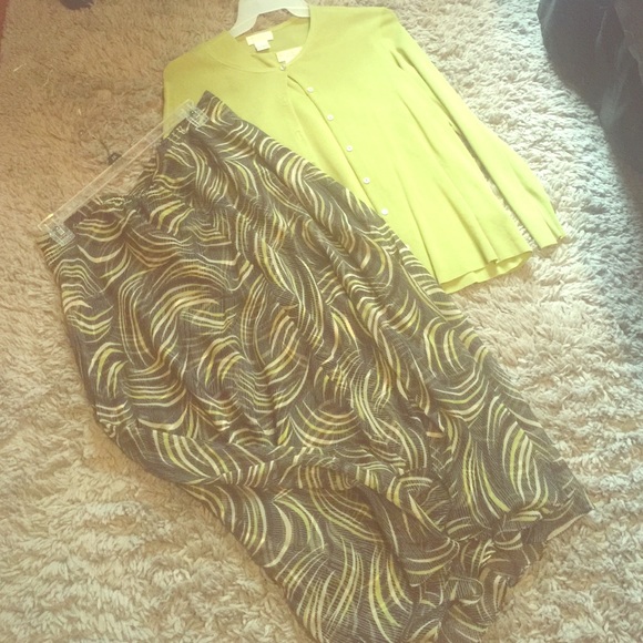 3piece outfit  18W Skirt cardigan 1X