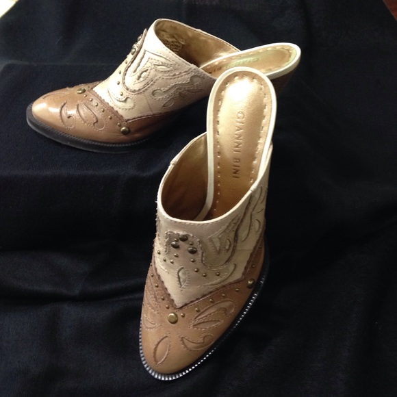 Gianni Bini mules. Size 6. Used good condition