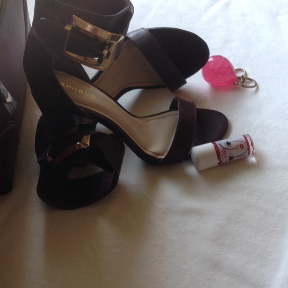 Size 8 fits like 81/2 brand new burgundy sandals - Picture 3 of 4