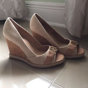 Auturo Chiang wedges