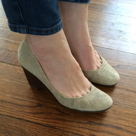 Nude Jessica Simpson animal print wedge heals