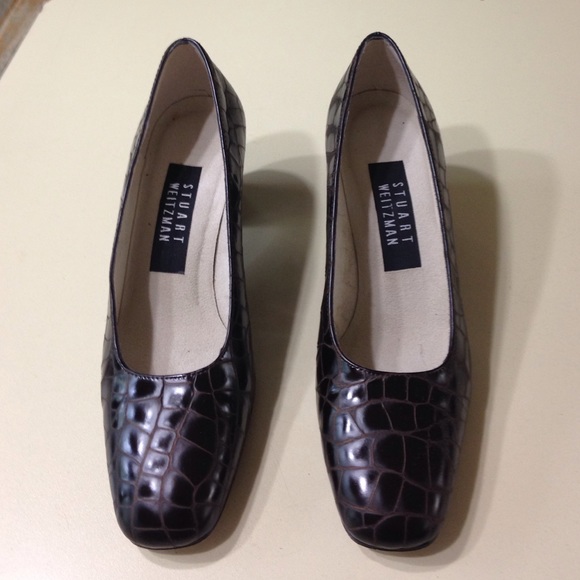 Stuart Weitzman brown snake skin pump