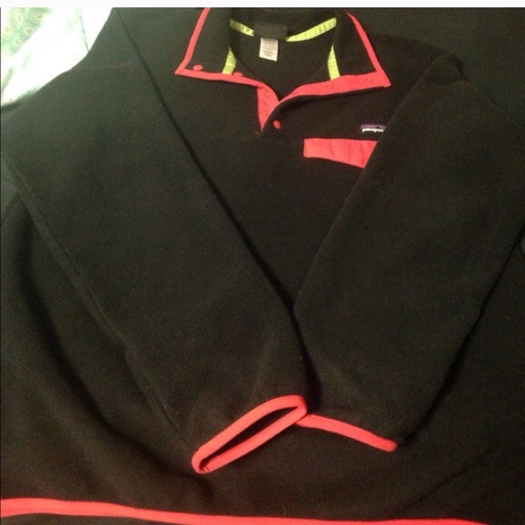 Woman's large Patagonia pullover