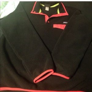 Woman's large Patagonia pullover